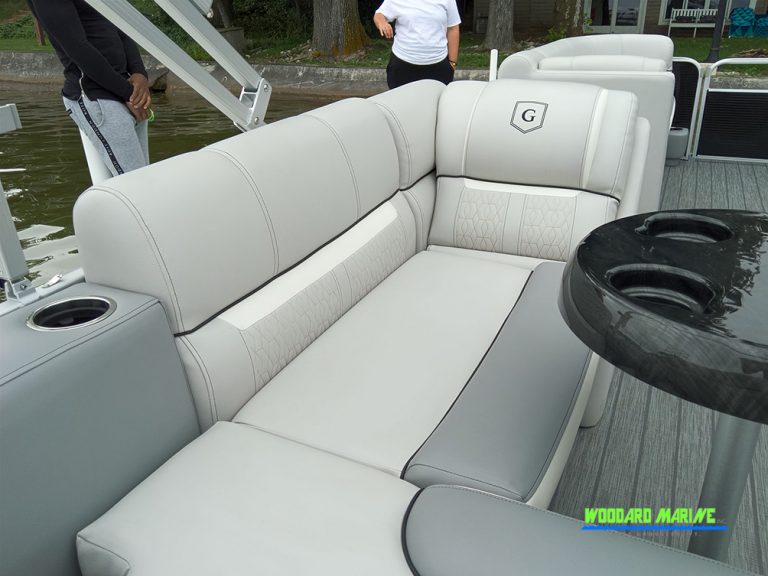 seating in a sweetwater 2286 sfl