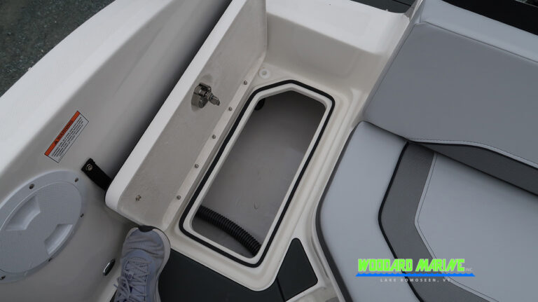Bayliner V20 in floor ski storage Vermont