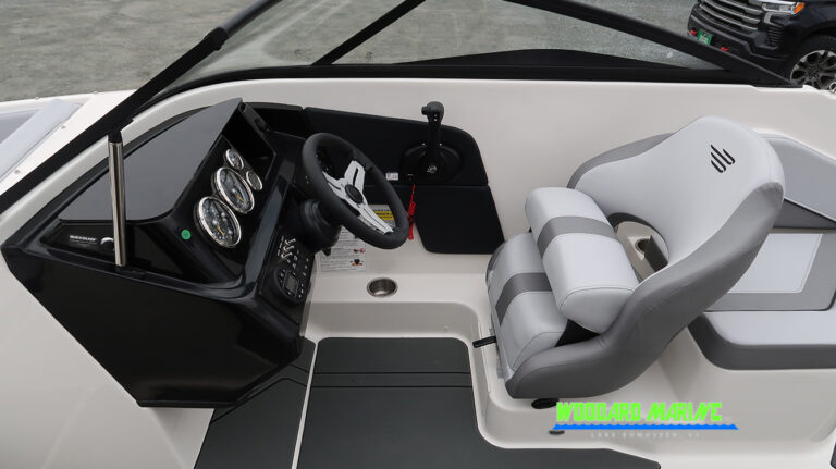 Bayliner V20 bolster seat up helm Vermont