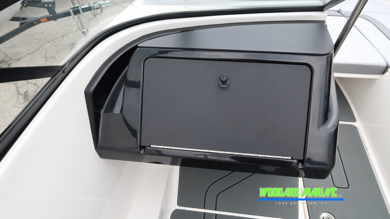 Bayliner V20 glove box closed cockpit Vermont
