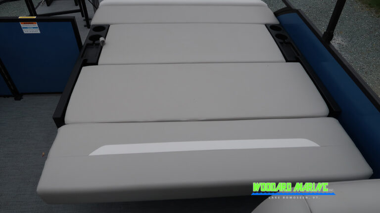 pontoon rear lounge sunbed Godfrey Xperience Vermont