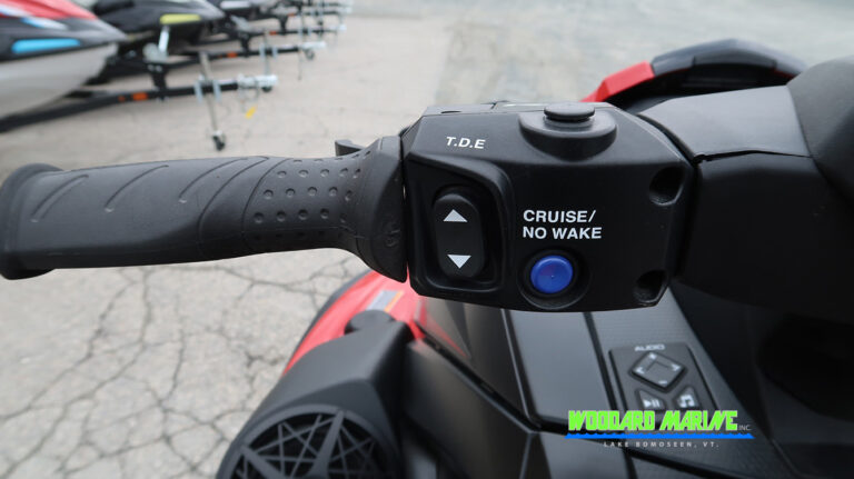 Yamaha VX Deluxe handlebars controls display Lake George NY WaveRunner