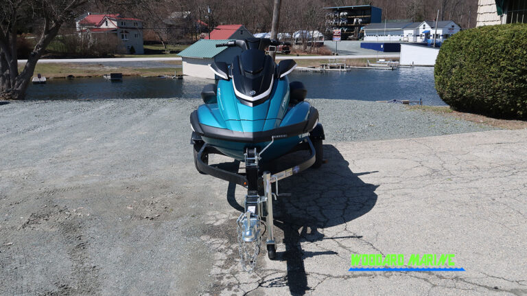 Yamaha WaveRunner FX Cruiser SVHO front bow design detail