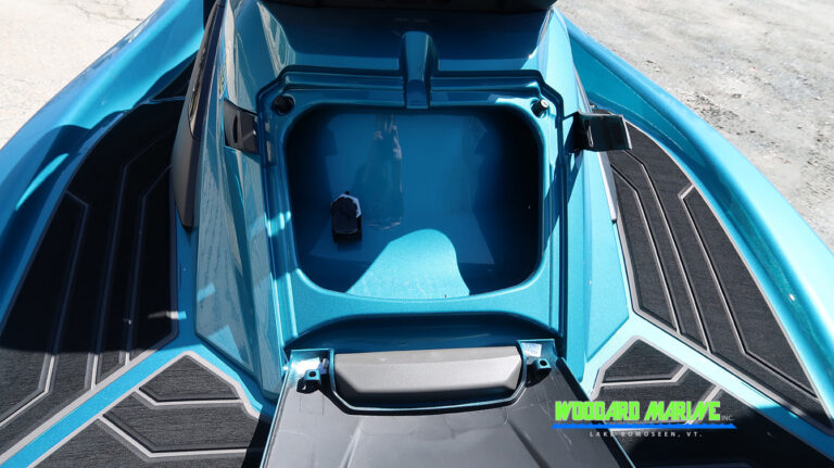 Yamaha FX Cruiser SVHO footwell traction deck design