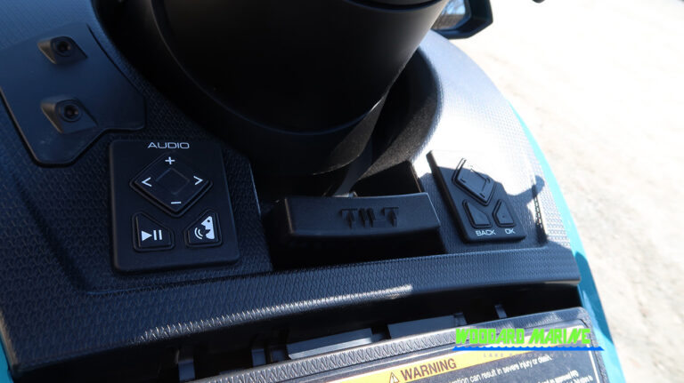 Yamaha WaveRunner FX Cruiser SVHO handlebars and control system