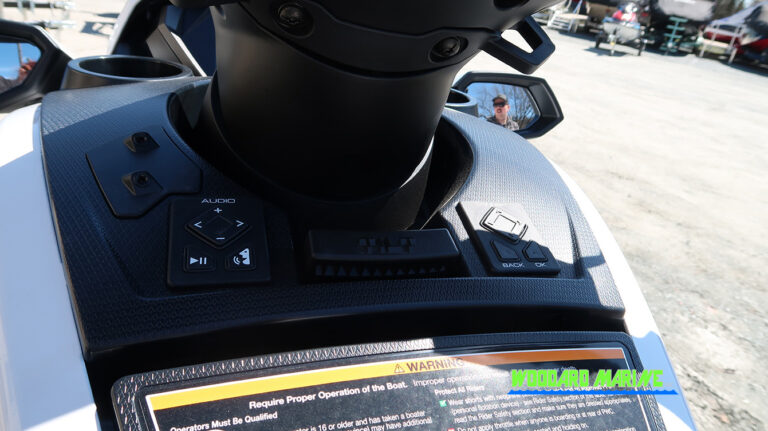 Yamaha WaveRunner FX Cruiser SVHO handlebars and controls