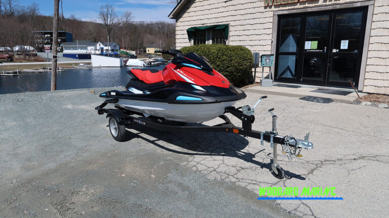 side profile of 2026 Yamaha WaveRunner VX Deluxe