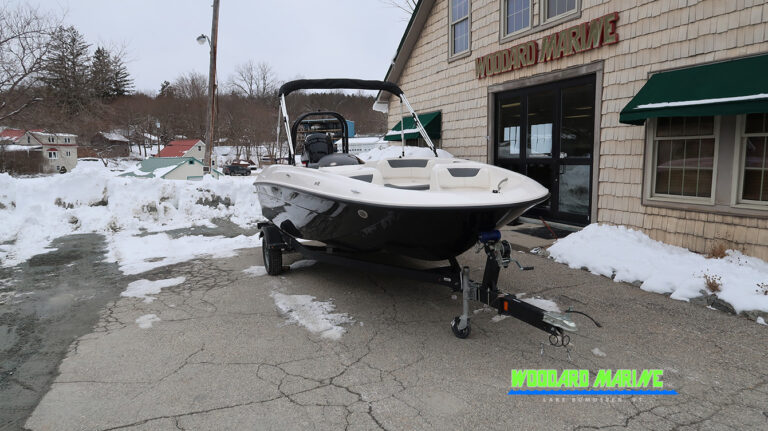 Bayliner E18 LTD 3/4 view bowrider boat for sale Vermont Lake George