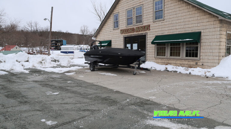 Bayliner E18 LTD side view with cover on Vermont boat for sale