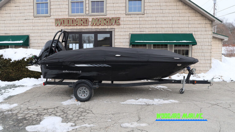 Bayliner E18 LTD with cover on boat for sale in Vermont near Lake George NY