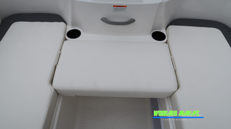 Bayliner E18 LTD rear cup holders cockpit detail Vermont boating