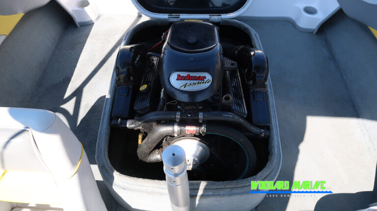 2002 Moomba Outback LS wake boat engine compartment open Vermont