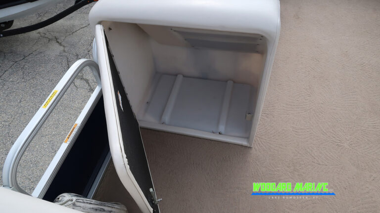 used pontoon storage seating Sweetwater Premium 200 Vermont