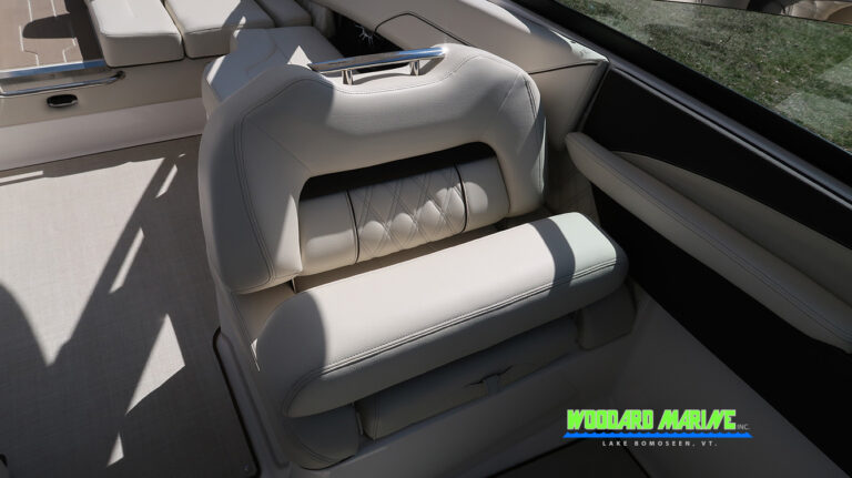 used Regal LS4 cockpit seating standard layout bowrider Vermont runabout